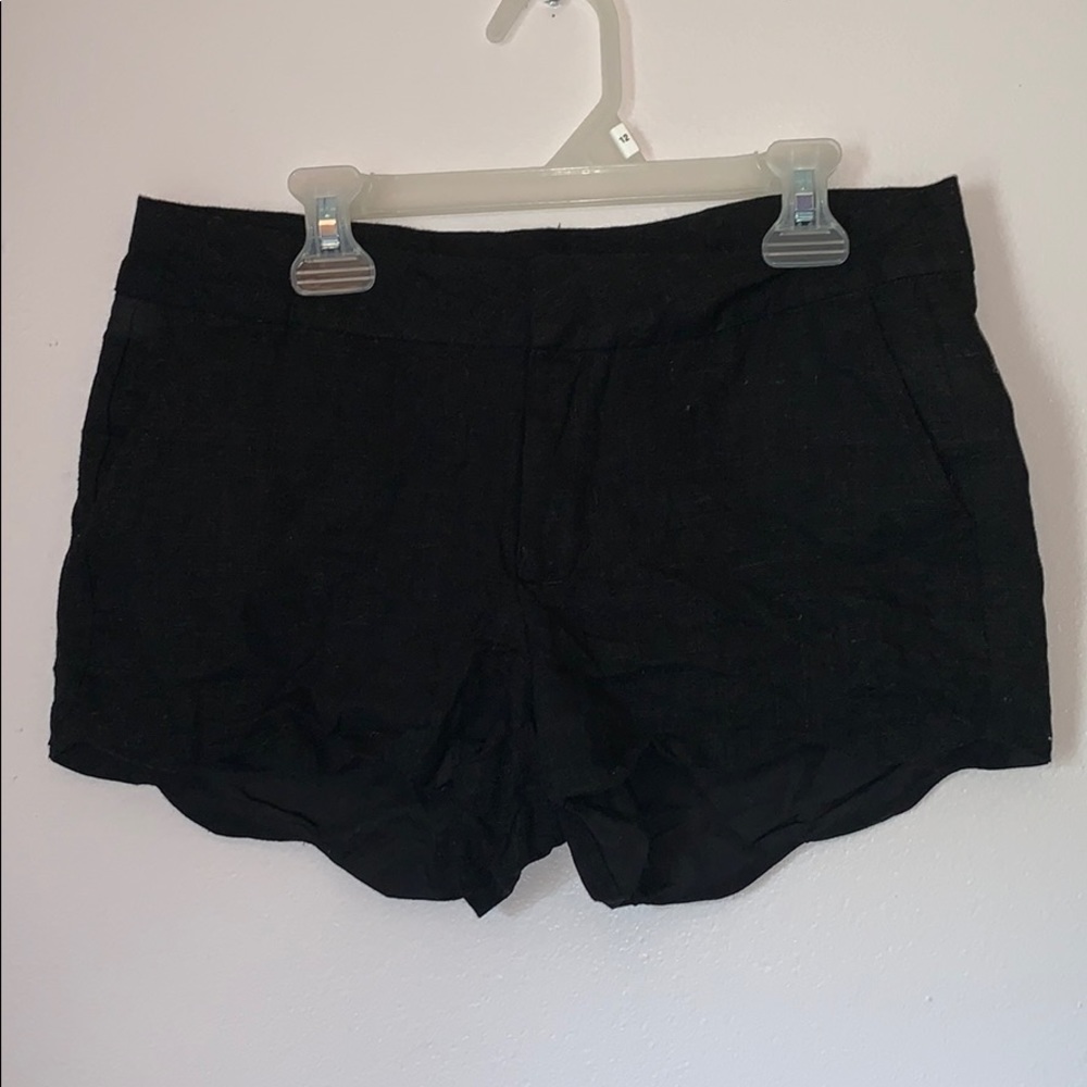 Scalloped linen shorts
